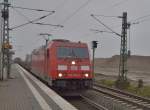 Mit einem Containerzug kommt die 185 358-9 bei bescheidenem Wetter durch Allerheiligen gen Neuss gefahren. 6.1.2013