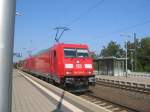 185 379 und eine Schwesterlok in Dieburg Bf im Sommer 2009