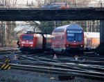 RE4 nach Dortmund-Hbf und 185 019-7 und 185 174-0 beide von der DB in Aachen-West bei Winterklte am 13.1.2013.