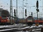 Crossrail 185 599-8 am 18.01.2013 mit einem Containerzug bei der Ausfahrt in Aachen West Richtung Kln.