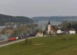 185 406 + 1216 953 mit einem Autozug am 24.03.2013 bei Hausbach.