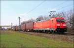 185.217 fuhr am 04.04.13 mit Containerzug von Ebenfurth kommend Richtung Wampersdorf.