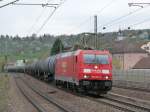 185 287 von DB Railion fhrt 19.04.13 mit einem Kesselzug aus Richtung Stuttgart nach Ulm! Eingefangen in Altbach.