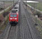 Am 04.04.2012 kam 185 023-9 mit einem kurzem Mischer von Mulhouse nach Freiburg Rbf. Hier ist der Mischer kurz hinter Mllheim (Baden). Die Gterzge aus Mulhouse nach Freiburg und Offenburg, kommen ber den Grenzbahnhof Neuenburg (Baden) nach Deutschland.