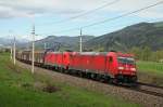 185 397 + 185 216 mit Gterzug bei Niklasdorf am 28.04.2013