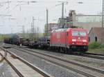 185 265-6 mit einem gemischten Gterzug bei der Durchfahrt Bahnhof Ahlen (Westf) am 30.04.