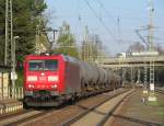 185 187-2 zieht am 25. April 2013 einen Kesselwagenzug durch Hochstadt-Marktzeuln.