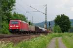 185 369 mit gemischten Gterzug am 08.06.2013 bei Rothenkirchen gen Steinbach am Wald.