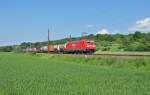 185 298 mit einem KLV Zug auf der Filsbahn in Richtung Ulm.Den Zug konnte ich bei Ebersbach an der Fils fotografisch umsetzten.8.6.2013.