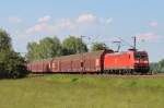 Am 7.Juni 2013 war 185 064 mit einem leeren Mercedes-Zug sdlich von Elze(Han) auf dem Weg Richtung Gttingen.