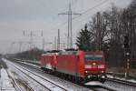 185 190 berfhrte am 14.1.14 den in Eller verunfallte 189 065 nach Gremberg.
Da die Lok nur auf einer Seite kuppelbar war fuhr der Zug als Drehfahrt von Eller ber Wedau nach Oberhausen-West.
Von dort aus ber Oberhausen Hbf-Duisburg Hbf,Wedau,Ratingen,Dsseldorf und Opladen nach Gremberg.
V/max war 30 Km/h bzw in Weichen 20 Km/h.

Aufgenommen in Ratingen-Lintorf.