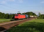 Die 185 395 mit einem KLV-Zug am 19.05.2012 unterwegs bei Hilperting.