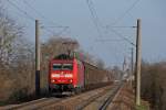 185 136-9 mit GB 49058 St.Margrethen/CH - Singen(Htw) bei Bhringen-Rickelshausen. Im Hintergrund das Radolfzeller Mnster. 22.03.13