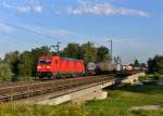 185 363 mit einem KLV am 02.08.2012 auf der Isarbrcke bei Plattling.