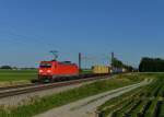 185 318 mit einem Containerzug am 01.07.2013 bei Langenisarhofen.