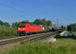 185 365 mit einem Gterzug am 15.06.2013 auf der Isarbrcke bei Plattling.