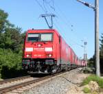 185 296-1 hatte am 21.07.2013 die Ehre den Vollstrecker mit 10x155er und am Ende 151 091-6 von Rostock-Seehafen nach Opladen zum Bender zubringen.Fotostandpunkt Gterumfahrung Rostock Hbf