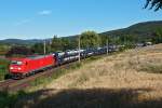 185 397 mit Autoganzzug Richtung Westen, nachmittags zwischen Hofstatt und Neulengbach Stadt. Die Aufnahme enstand am 21.07.2013.