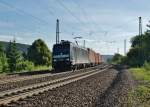 185 566-7(MRCE) mit einen Containerzug am 01.08.13 Richtung Fulda.