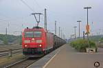 185 015-5 mit einem Kesselzug am 25.05.2013 in Haltern am See.