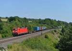 185 364 mit einem Containerzug am 16.07.2013 bei Laaber.