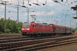 Am 08.06.2013 fuhr 185 155-9 mit einem langen Mischer aus dem Rbf Koblenz-Lützel am DB Museum gen Hauptbahnhof aus.