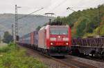 185 090 DB Schenker mit Containerzug am 13.10.2013 bei Gambach gen Wrburg. (Rechts der LTE-Zug)