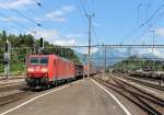 Am 25.Juli 2013 war DBSR 185 121 mit einem gemischten Güterzug in Arth-Goldau auf dem Weg nach Basel.