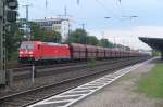 Die 185 352-2 kommt hier mit Schttgutwagen Richtung Norden durch Kln West, aufgenommen am 19.10.2013.