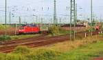 185 107-0 verlsst am 19.10.2013 den Rangierbahnhof Neuss