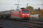 Bei tiefstehender Sonne fährt 185 200-3 am 16.10.13 mit Oeler in den Nürnberger Rangierbahnhof ein.