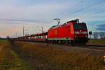 185 130-2 von DB Schenker am 24.12.2013 mit einem leerem Autozug aus Italien zur Weiterfahrt nach Norden bei Hügelheim, nördlich von Müllheim (Baden).