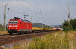 185 144-3 mit einem EZ am 10.08.2013 kurz hinter dem Bhf. Einbeck-Salzderhelden.