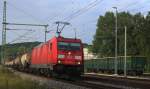 185 361-3 von DB Schenker Rail ist am Morgen des 19.06.14 mit einem Kesselwagenzug auf der Thüringer Bahn unterwegs und passiert Bad Kösen in Richtung Naumburg/S.