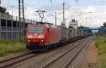 185 165 fuhr mit einem Zug des kombinierten Verkehrs am 29.06.14 durch Tostedt Richtung Rotenburg.