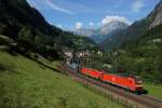 185 111-2 und 185 122-9 befinden sich am 03.07.2014 oberhalb von Gurtnellen.