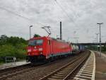 185 210-2 ist mit einen Aufliegerzug Richtung Norden unterwegs am 16.07.14 in Retzbach.