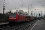 Durchfahrt von 185 045-2 am 28.02.2014 mit einem FIAT-Autozug nach Lahr (Schwarzw.) in Müllheim (Baden).