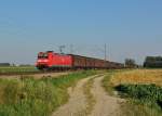 185 045 mit einem Güterzug am 17.07.2007 bei Langenisarhofen.