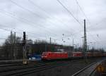 185 354-8 DB kommt aus Richtung Köln,Aachen-Hbf,Aachen-Schanz mit einem langen Containerzug aus Verona(I) nach Genk(B) und fährt in Aachen-West ein.