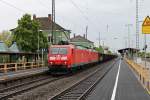 Durchfahrt am 18.04.2014 von 185 108-8 zusammen mit 185 102-1 und einem leeren Tonerdezug aus Italien nach Limburg (Lahn) in Müllheim (Baden).