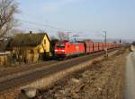 Die 185 282 mit einem Erzzug am 05.03.2011 unterwegs bei Pölling.