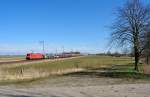185 226-8 fuhr am 13.03.2015 mit einem Güterzug von Osnabrück nach Emden, hier bei Petkum.