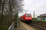 185 217-7 DB kommt durch Kohlscheid mit einem langen  Kesselzug aus Millingen nach Antwerpen-Kanaaldok(B) und fährt die Kohlscheider-Rampe hoch Aachen-West
und fährt in Richtung Richterich,Laurensberg,Aachen-West. Bei Regenwolken am Abend vom 16.4.2015.