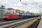 185 063-5 fuhr am 24.06.2014 mit einem gemischten Güterzug durch Regensburg Hbf aus Richtung Güterbahnhof.