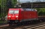 185 236-7 mit einem Stahlzug aus Richtung Hamburg Hbf kommend in Harburg.