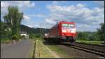 Die 185 200-3 ist gerade mit einen gemischten Güterzug bei Kasbach/Erpel unterwegs.
Bildlich festgehalten am 09.Juni 2015 an der rechten Rheinstrecke (Kbs 465).