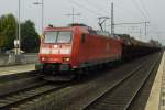 185 060, fährt mit Güteruug durch Sarstedt bei Hannover am 10.05.2014 durch.