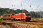  Eine etwas andere Form einer Last Mile-Lokomotive...;-)     Die TRAXX F140 AC1 - 185 150-0 (91 80 6185 150-0 D-DB) der DB Schenker Rail Deutschland AG mit der Voith Gravita 15L BB - 265 011-7 (92 80