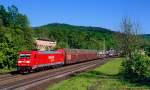 Mit CSQ 60080 am Haken rollt 185 261-5 die Steigung bei Vollmerz am 9. Mai 2008 hinauf.